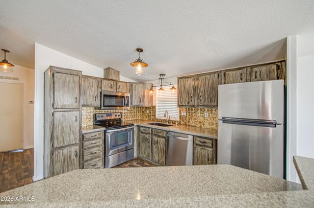 2208 W BASELINE Avenue 76, Apache Junction, AZ 85120