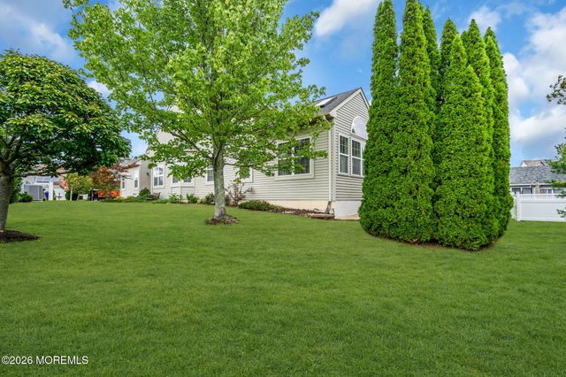 7 Ravello Road, Manchester, NJ 08759