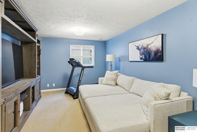 19106 K Street, Omaha, NE 68135