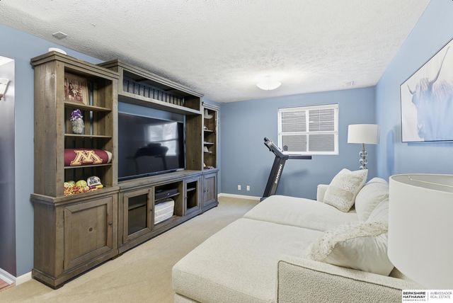 19106 K Street, Omaha, NE 68135