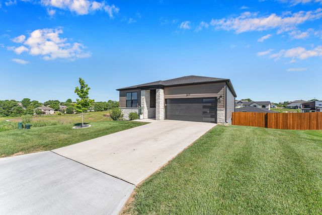 2617 W Goldfinch Drive, Ozark, MO 65721