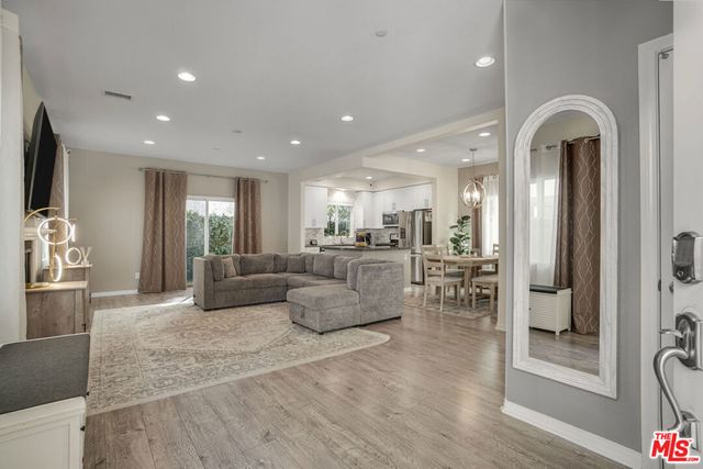 22755 Walnut Park Lane 5, Newhall, CA 91321