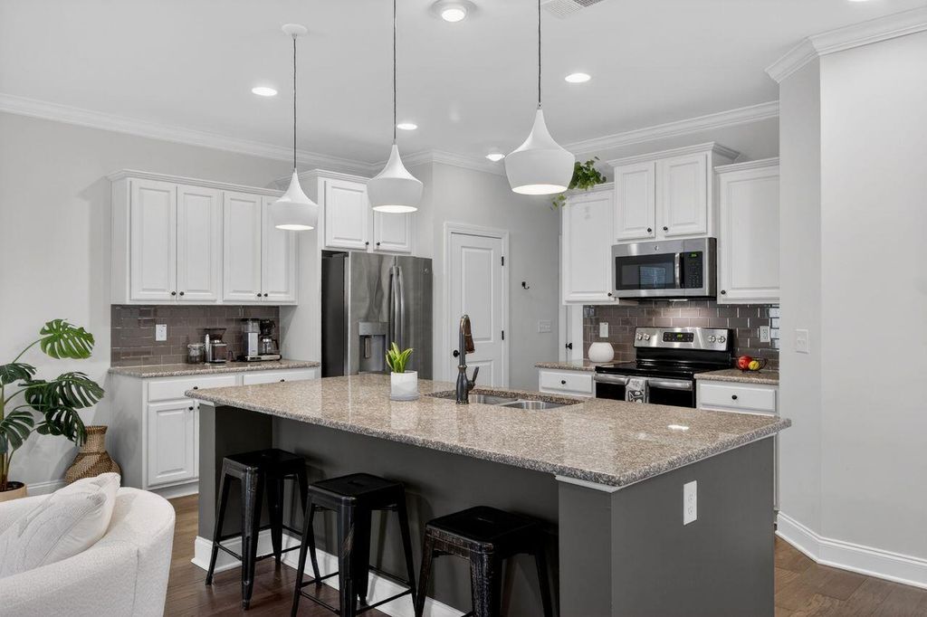 Image 11 of property listing at 2111 Oyster Reef Lane, Mount Pleasant, SC 29466