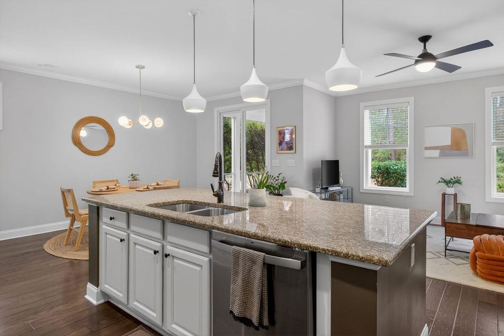 Image 13 of property listing at 2111 Oyster Reef Lane, Mount Pleasant, SC 29466