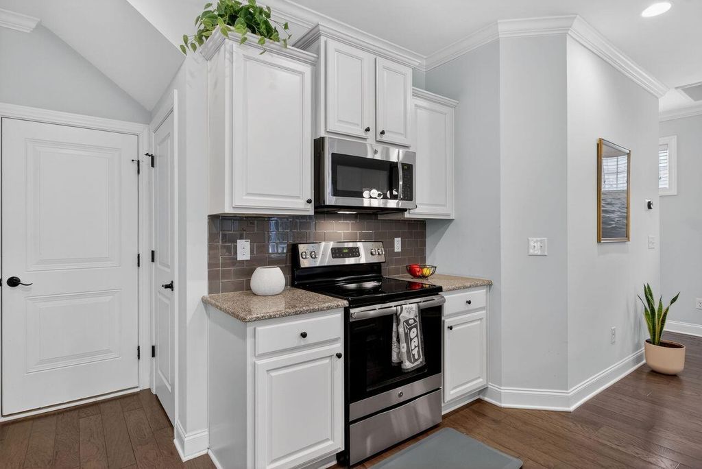 Image 14 of property listing at 2111 Oyster Reef Lane, Mount Pleasant, SC 29466