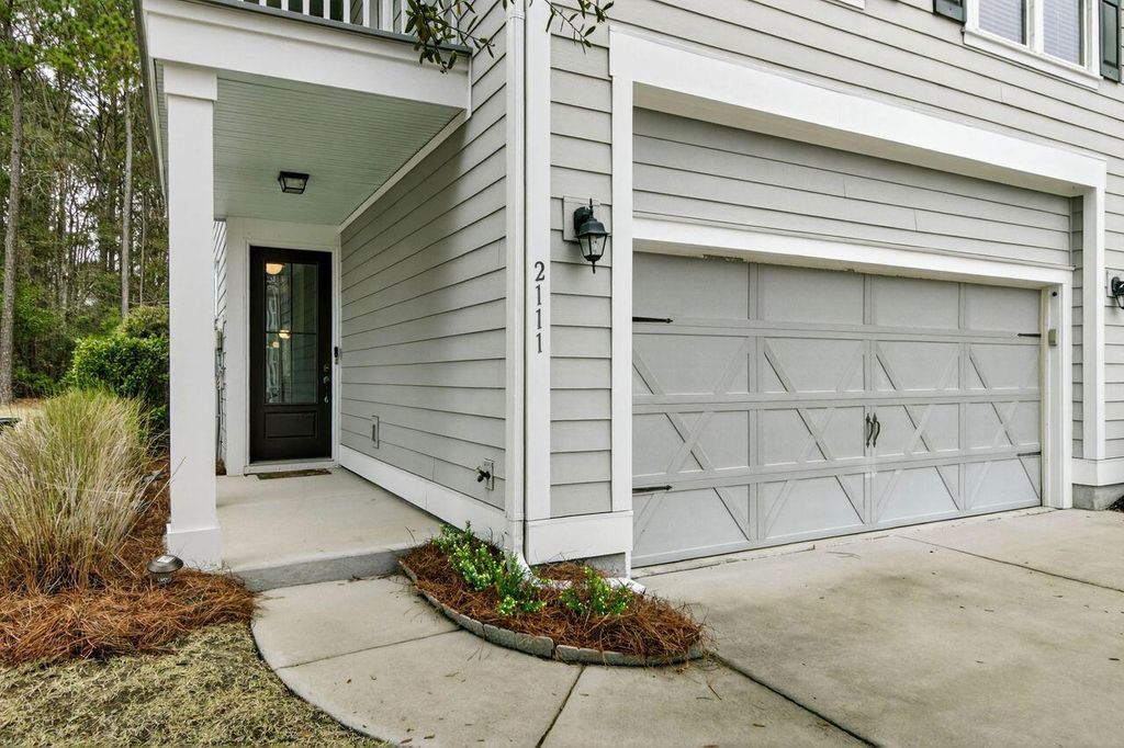 Image 2 of property listing at 2111 Oyster Reef Lane, Mount Pleasant, SC 29466