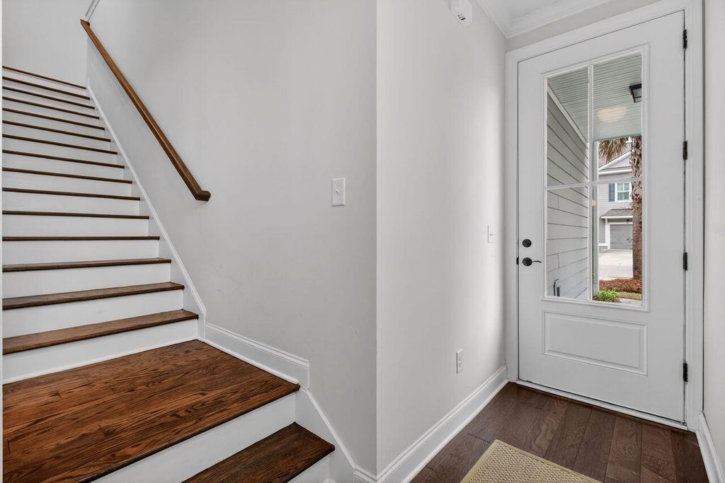 Image 4 of property listing at 2111 Oyster Reef Lane, Mount Pleasant, SC 29466