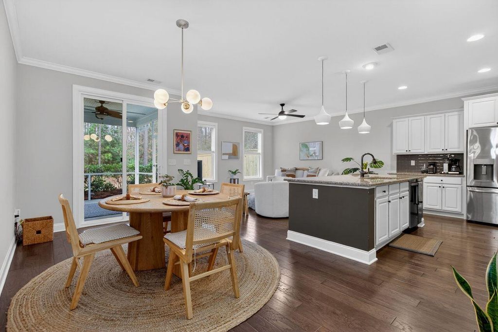 Image 5 of property listing at 2111 Oyster Reef Lane, Mount Pleasant, SC 29466