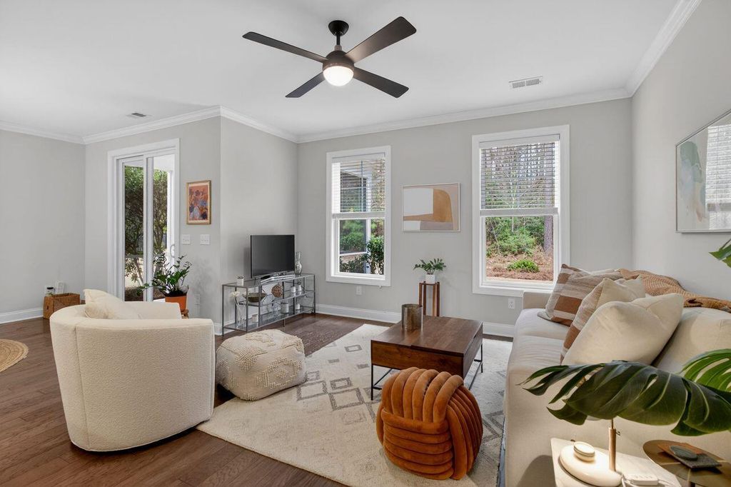 Image 9 of property listing at 2111 Oyster Reef Lane, Mount Pleasant, SC 29466