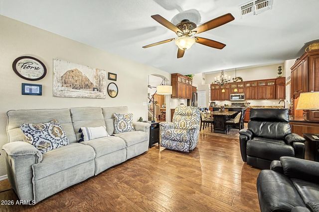 878 W Windhaven Avenue, Gilbert, AZ 85233