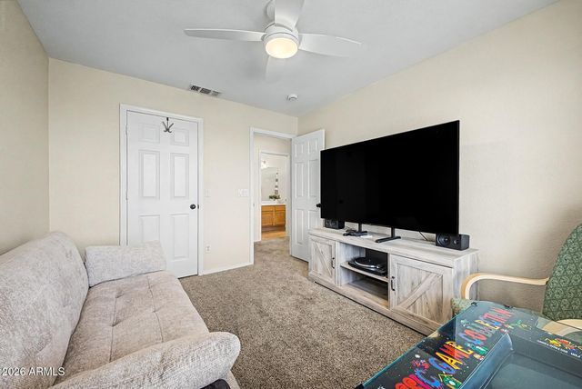 878 W Windhaven Avenue, Gilbert, AZ 85233
