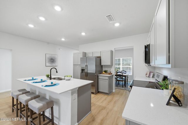 7958 HAMMOND Boulevard, Jacksonville, FL 32220