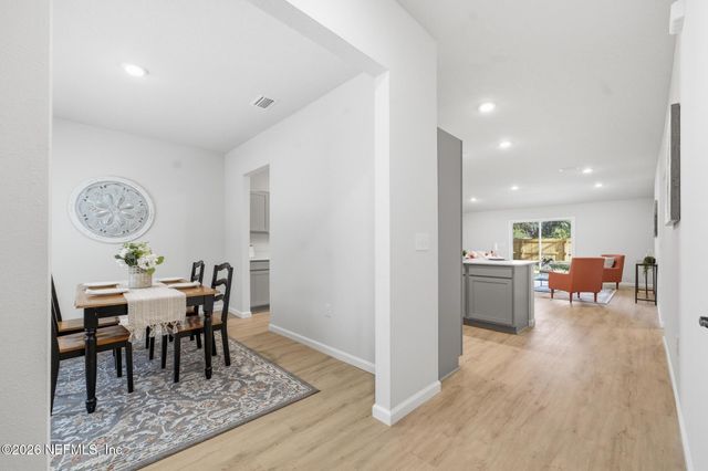 7958 HAMMOND Boulevard, Jacksonville, FL 32220