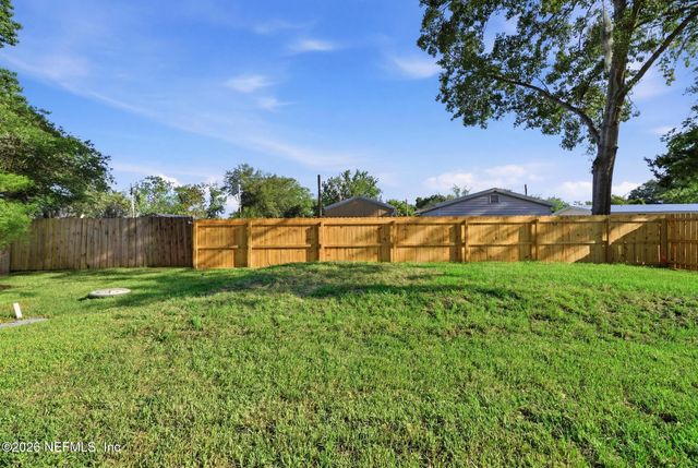 7958 HAMMOND Boulevard, Jacksonville, FL 32220