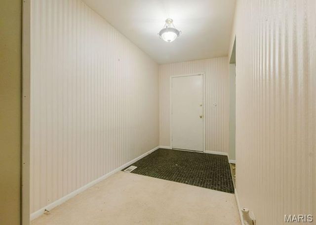 1921 Lakeheights Lane, St Louis, MO 63138