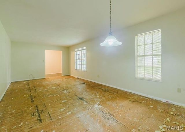 1921 Lakeheights Lane, St Louis, MO 63138