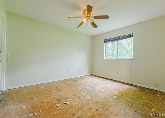 1921 Lakeheights Lane, St Louis, MO 63138