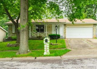 1921 Lakeheights Lane, St Louis, MO 63138