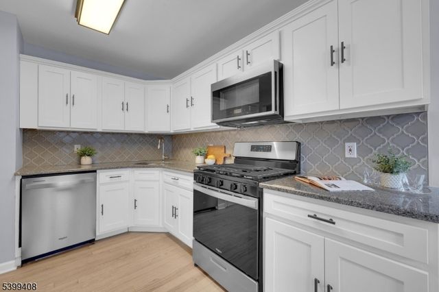 2303 Scarlett Dr, Washington Twp., NJ 07853