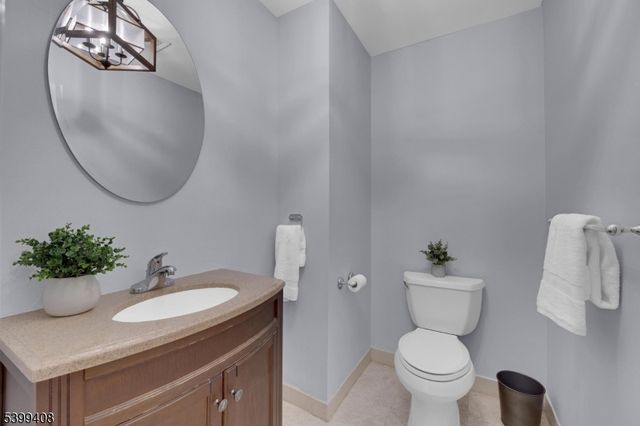 2303 Scarlett Dr, Washington Twp., NJ 07853