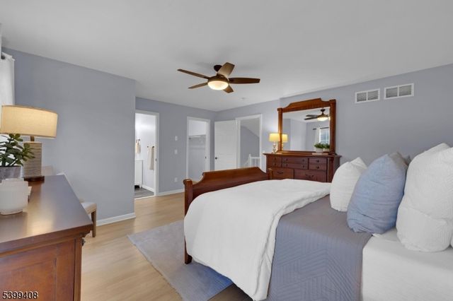 2303 Scarlett Dr, Washington Twp., NJ 07853