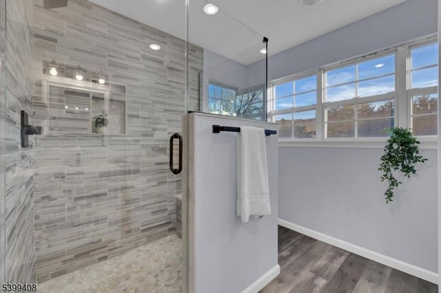 2303 Scarlett Dr, Washington Twp., NJ 07853