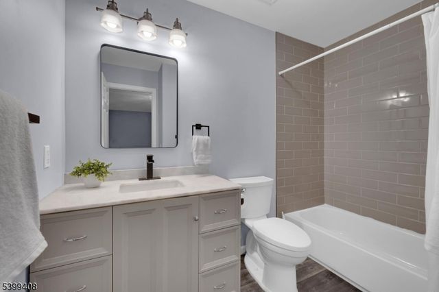 2303 Scarlett Dr, Washington Twp., NJ 07853