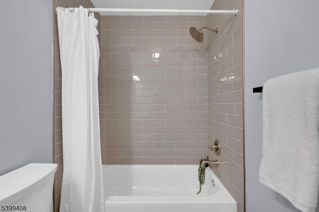 2303 Scarlett Dr, Washington Twp., NJ 07853