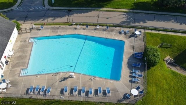 2303 Scarlett Dr, Washington Twp., NJ 07853