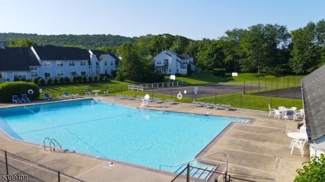 2303 Scarlett Dr, Washington Twp., NJ 07853