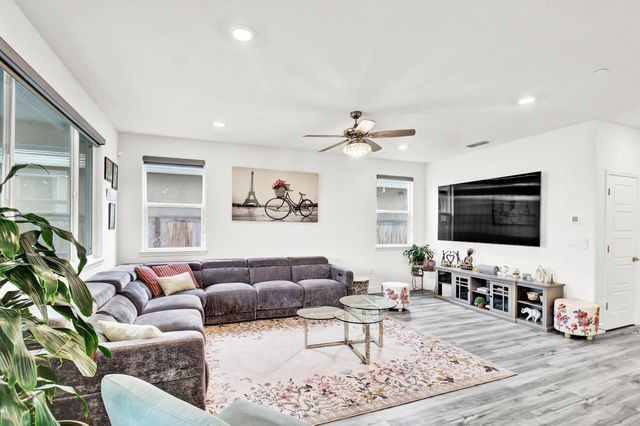 3843 Stanwick Ave, Sacramento, CA 95835