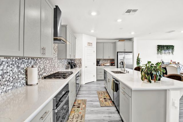 3843 Stanwick Ave, Sacramento, CA 95835