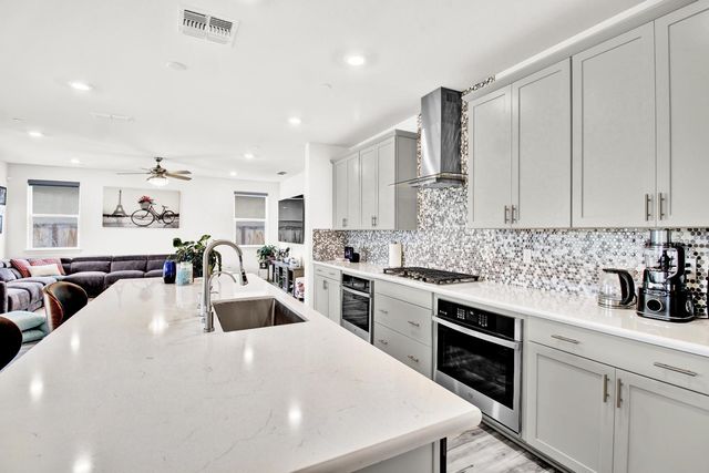 3843 Stanwick Ave, Sacramento, CA 95835