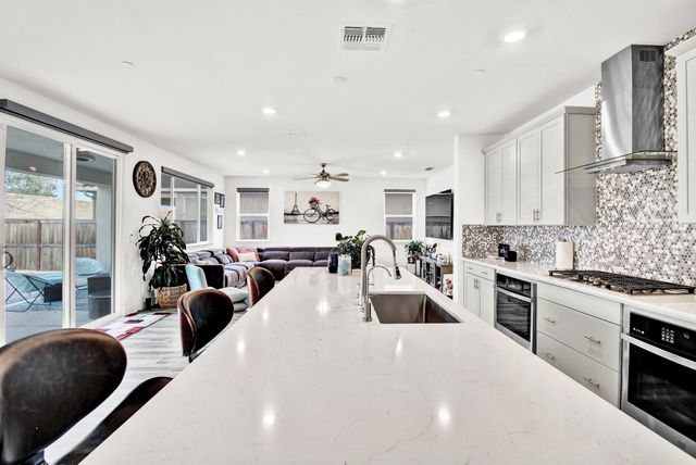 3843 Stanwick Ave, Sacramento, CA 95835