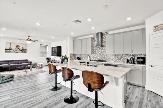 3843 Stanwick Ave, Sacramento, CA 95835