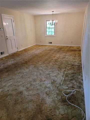 2212 Colonial Circle, Gainesville, GA 30501