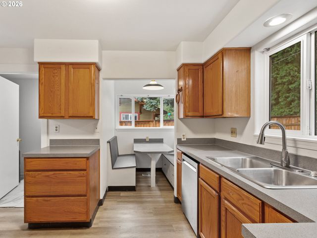 8635 Ne SKIDMORE St, Portland, OR 97220