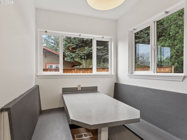 8635 Ne SKIDMORE St, Portland, OR 97220