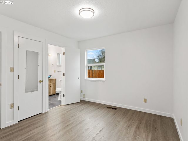 8635 Ne SKIDMORE St, Portland, OR 97220