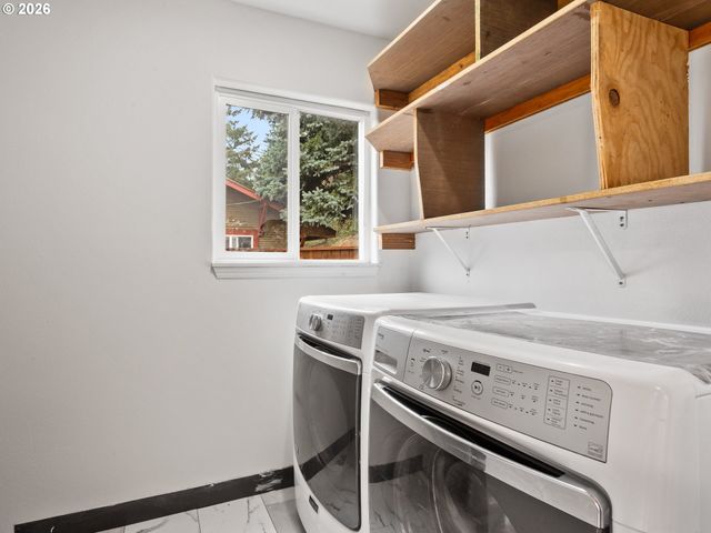 8635 Ne SKIDMORE St, Portland, OR 97220