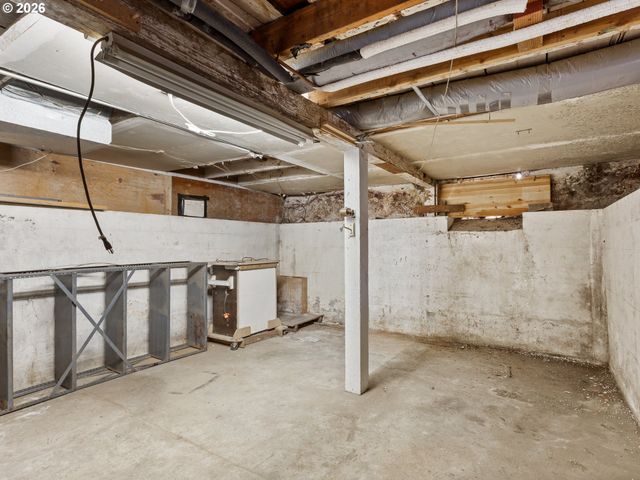 8635 Ne SKIDMORE St, Portland, OR 97220