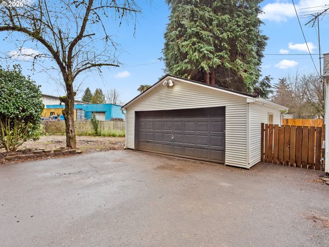 8635 Ne SKIDMORE St, Portland, OR 97220