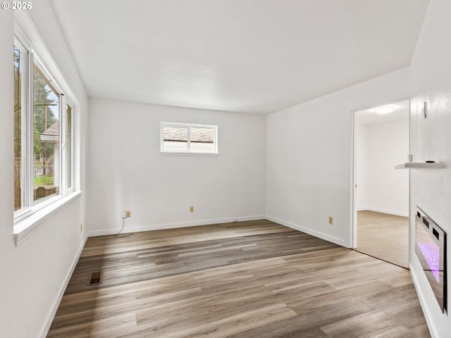 8635 Ne SKIDMORE St, Portland, OR 97220