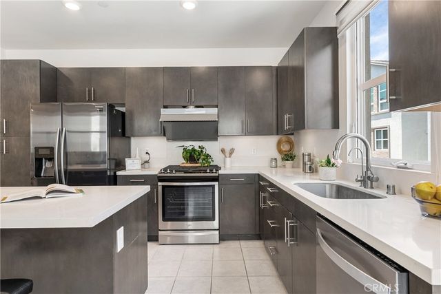 2700 41 E Chaucer 41, Los Angeles, CA 90065