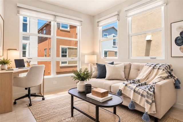 2700 41 E Chaucer 41, Los Angeles, CA 90065