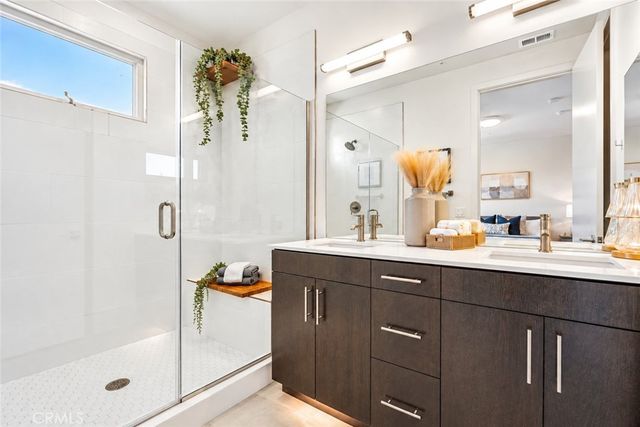 2700 41 E Chaucer 41, Los Angeles, CA 90065