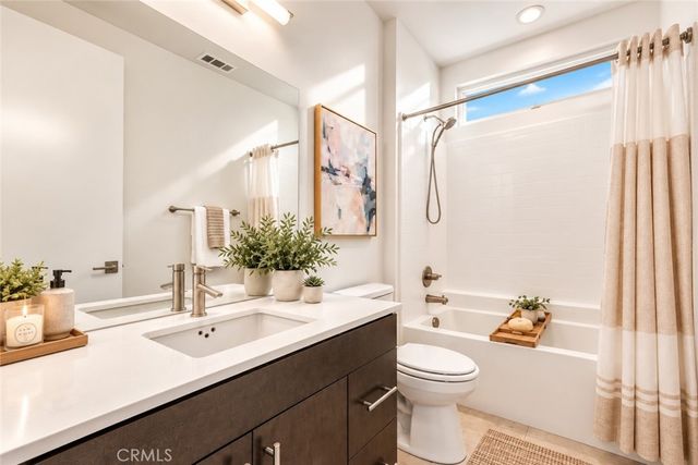 2700 41 E Chaucer 41, Los Angeles, CA 90065