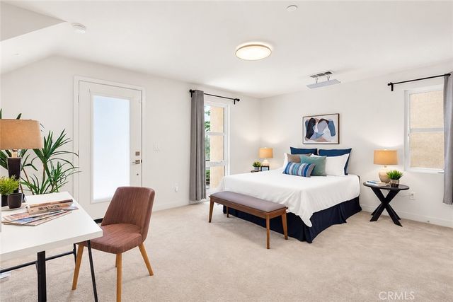 2700 41 E Chaucer 41, Los Angeles, CA 90065