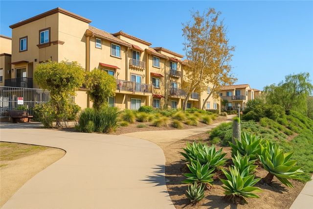 2700 41 E Chaucer 41, Los Angeles, CA 90065