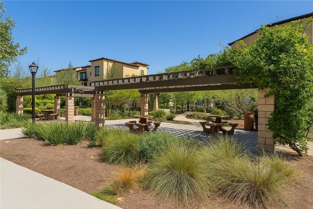 2700 41 E Chaucer 41, Los Angeles, CA 90065